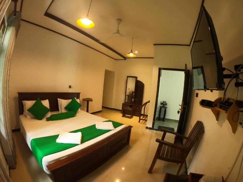Oyo Kings Hotel Катунаяка Экстерьер фото